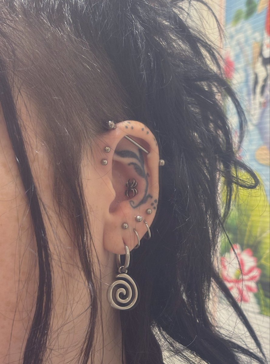 XvenusroseX's tweet photo. Praying I’m a good enough pin cushion by now to heal two forward helix’s🥴 https://t.co/DCxnxN8Lk4