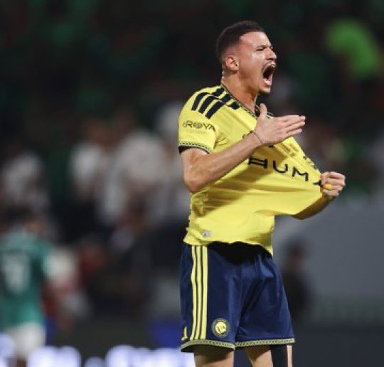 motabalawwd's tweet photo. أيّ بيئة نصراوية هذه .. حتى بلغ #النصر شَغاف القلب 💛 https://t.co/9lXyWcXYcG