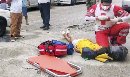 SintesisdeGuerr's tweet photo. Mujer motociclista arrollada por un taxi colectivo en Icacos
https://t.co/Qkq9GvT50o https://t.co/4C2RahBldc
