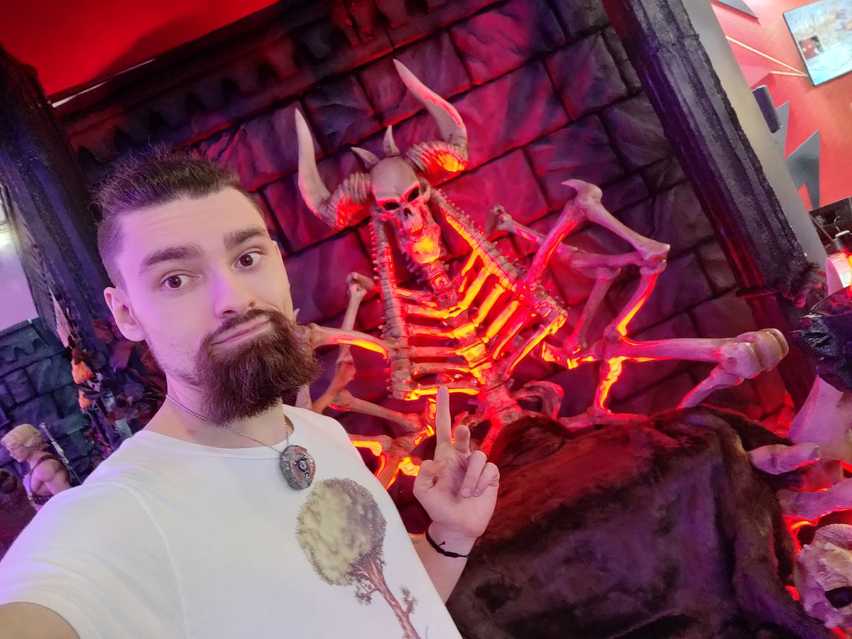 QuantumplaysYT's tweet photo. Heute die Gamescom Messehallen im Aufbau erkundet, bereits einige neue und alte Bekanntschaften getroffen... uuuund nen Haufen Selfies gemacht π―
Morgen geht's richtig los!
#gamescom #koelnmesse #AnchorStudios #gamescom2026 https://t.co/4JG4uSNnI1