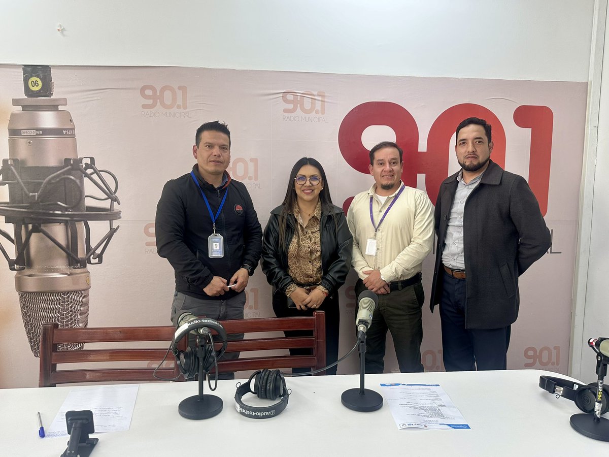 ECU911Machala1's tweet photo. 📱 Durante el espacio también socializó el #APPECU911, una herramienta tecnológica gratuita que permite reportar emergencias de forma rápida, directa y georreferenciada, facilitando la atención y coordinación de los organismos de respuesta. https://t.co/otlHVHR329