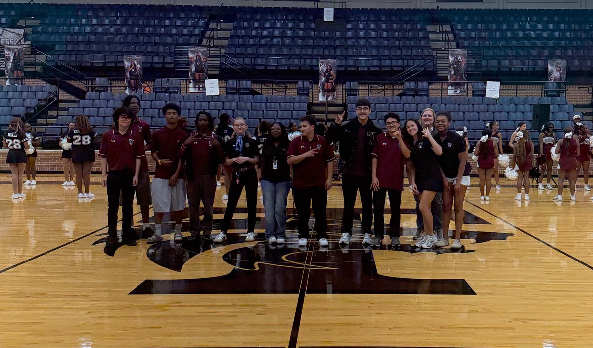 TViewAthletics's tweet photo. Meet the Wolves 2026 📸
@TVTennisfanpage @THS_Wolves_Golf @TimberviewXCTF @THSWolfPackVB
#WolvesOnly https://t.co/BEZeozqnTK