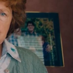 everbore's tweet photo. cornplating this movie so hard but thank you to the person that pointed out to me the cute lil pics the kents have hung up on their walls omfg i never noticed 😭😭😭 https://t.co/imRAuFxIZ2