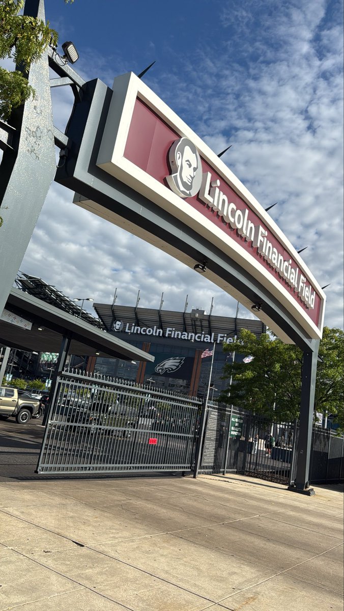 FAKEASSANT's tweet photo. GO BIRDS DH 🦅💚 https://t.co/ixBzADGSPT