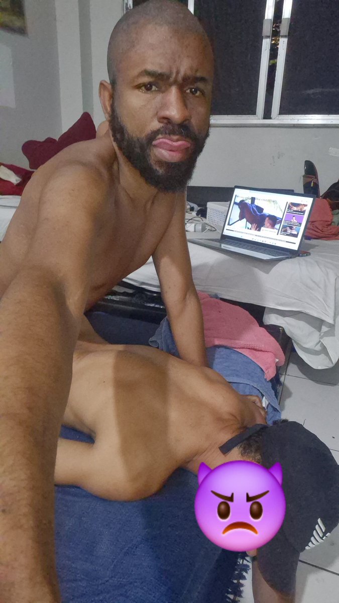 CariocaDeRuaRJ's tweet photo. - Esse branquinho sempre toca aqui em casa, e tem um troca troca gostoso. Eu jogo dentro e ele volta pra rua, com a minha lactose, nem tira. 

Que puto saradinho! 
 
- @OttoAugustoRio 🎥👀👿❤️
https://t.co/RxYEL4xmtl https://t.co/XzMjFPuNIB