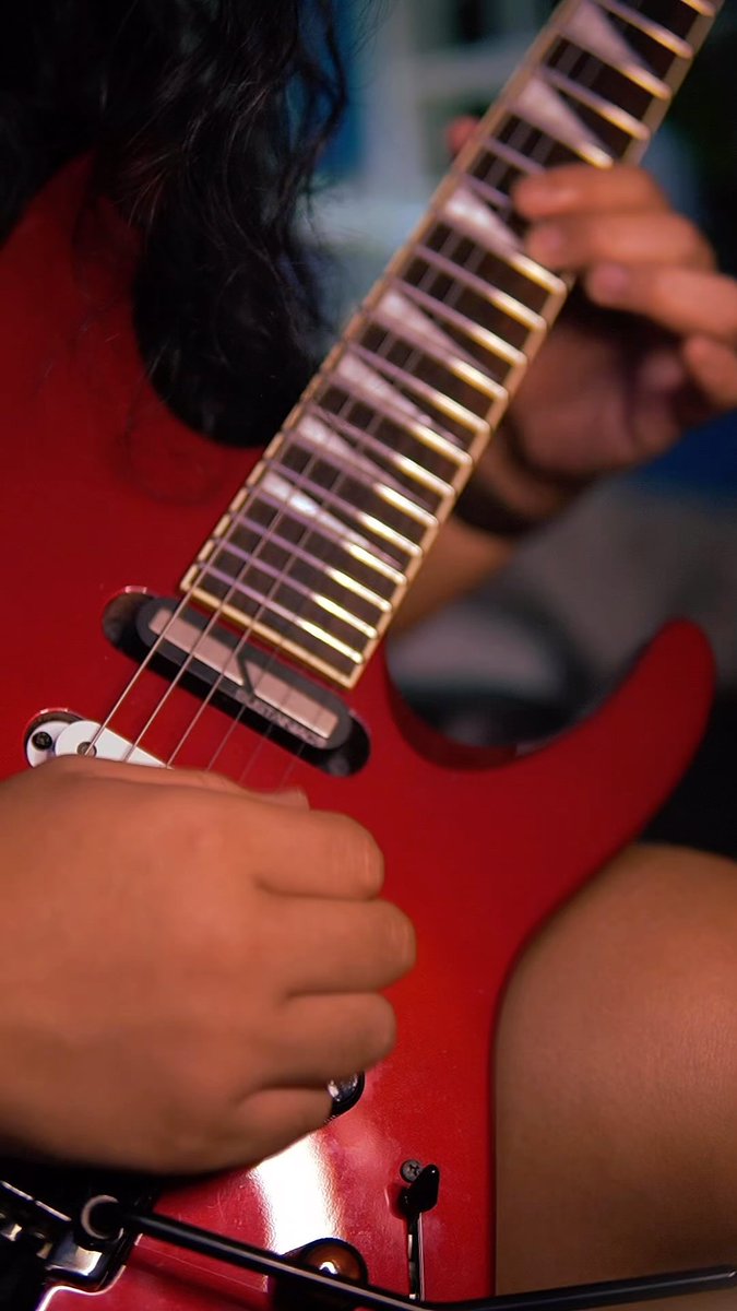 guitargeekssg's tweet photo. 是在Hello？？？
安全檢查給我做好好嗎( ಠ ಠ )
幸好他沒有靠着那個門
￼他掉下來怎麼辦
下面的粉絲怎麼辦￼￼￼
很危險欸 https://t.co/Q99kjAPvD6