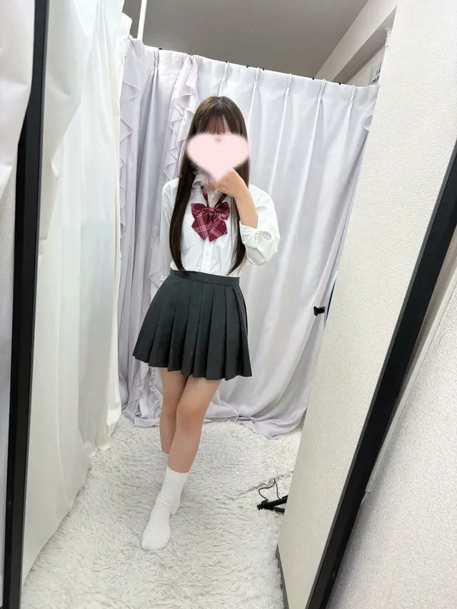 73y5n's tweet photo. ⭐かりんちゃん⭐

18歳JK上がりたて
2008年生誕

めちゃんこハイレベル 最高！極上！究極！
渋谷に激震が走りました
キレイと可愛いが調和した究極の美貌清楚系少女

https://t.co/j4cwrbOx60 https://t.co/ClNwv0jvLi