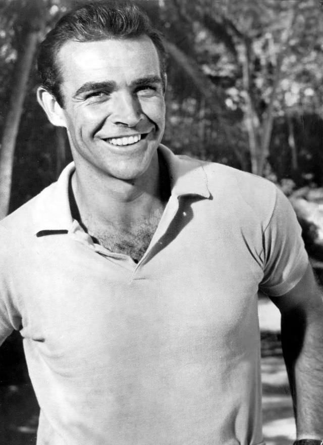 NYcheesy's tweet photo. Remembering #SeanConnery 🎬 who
would've been 96 today.
Top 5
1. Goldfinger
2. The Untouchables
3. Dr. No
4. The Man Who Would Be King
5. From Russia With Love https://t.co/N9gPBWVKlz