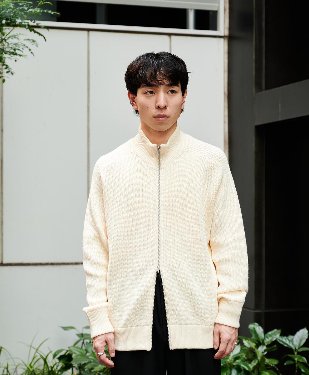 motoki_t_'s tweet photo. 朝晩はだいぶ肌寒くなってきましたね🍂

これ一枚でめちゃくちゃあったかい。
今時期にぴったりで、普通のニットに飽きた方におすすめです。

着用アイテム☑️
#Knit
ブラッシュレオパードパターンニットシャツ　¥27,500-

#unitedtokyo https://t.co/xqfkG41J9Z