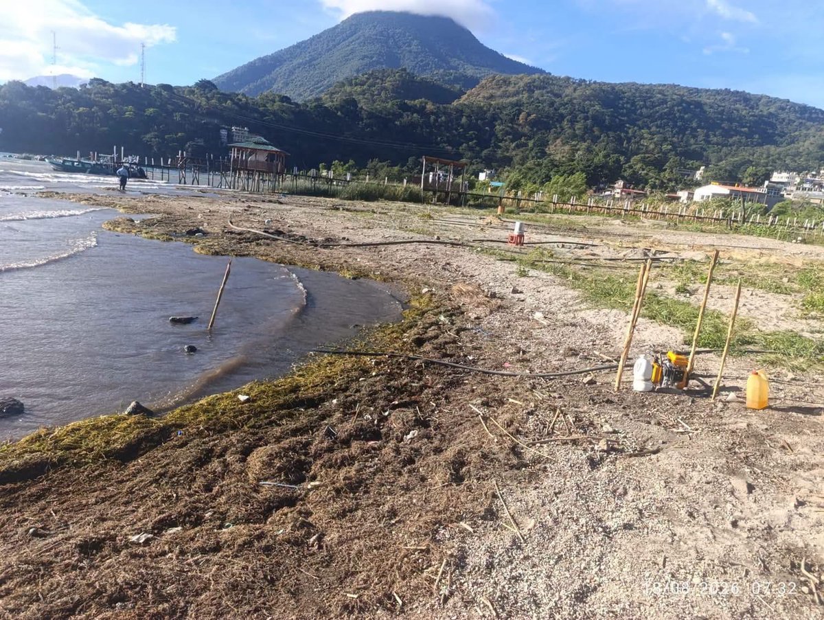 ClimaenGuate's tweet photo. Reportan un descenso en el nivel del lago de Atitlán debido a la severa sequía que afecta la región. https://t.co/8CY7cbFe0T
