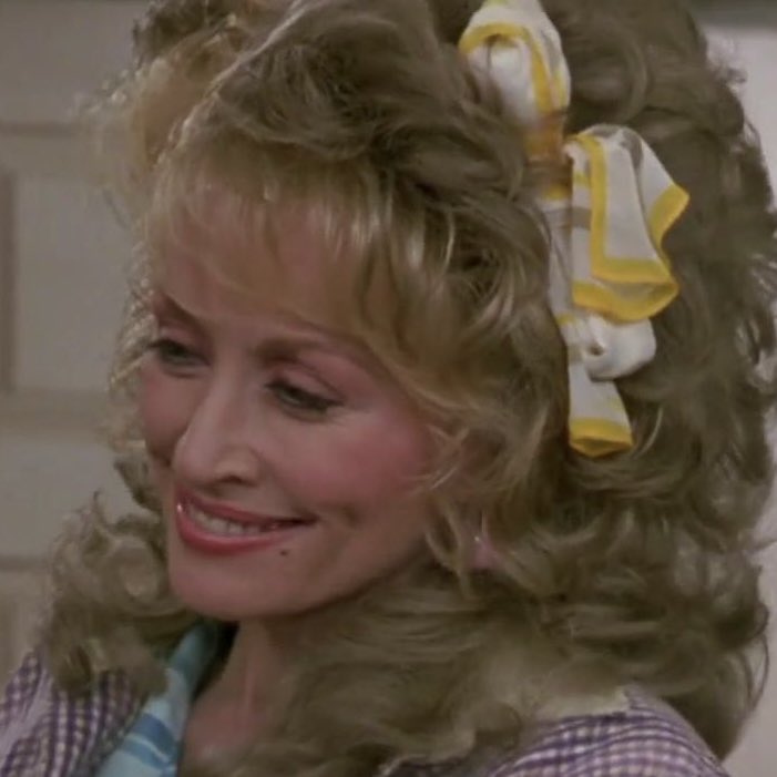 FilmUpdates's tweet photo. Reese Witherspoon remembers Dolly Parton:

“I count my lucky stars that I called Dolly my friend. When I was playing June Carter Cash in Walk the Line, she took me to dinner and told me stories of how June Carter charmed everyone in country music. Dolly gave me the courage to put my whole spirit into that performance and made me see how lucky I was to be a storyteller.

Throughout my entire career, she sent me little notes of encouragement and support, telling me to be the light in people’s lives and listen to my angels. Always signed: ‘I will always love you.’

Dolly, I miss you already. Your talent, your wisdom and your beautiful spirit lit up our lives. Go soar with your angels.... We will always love you. ❤️”