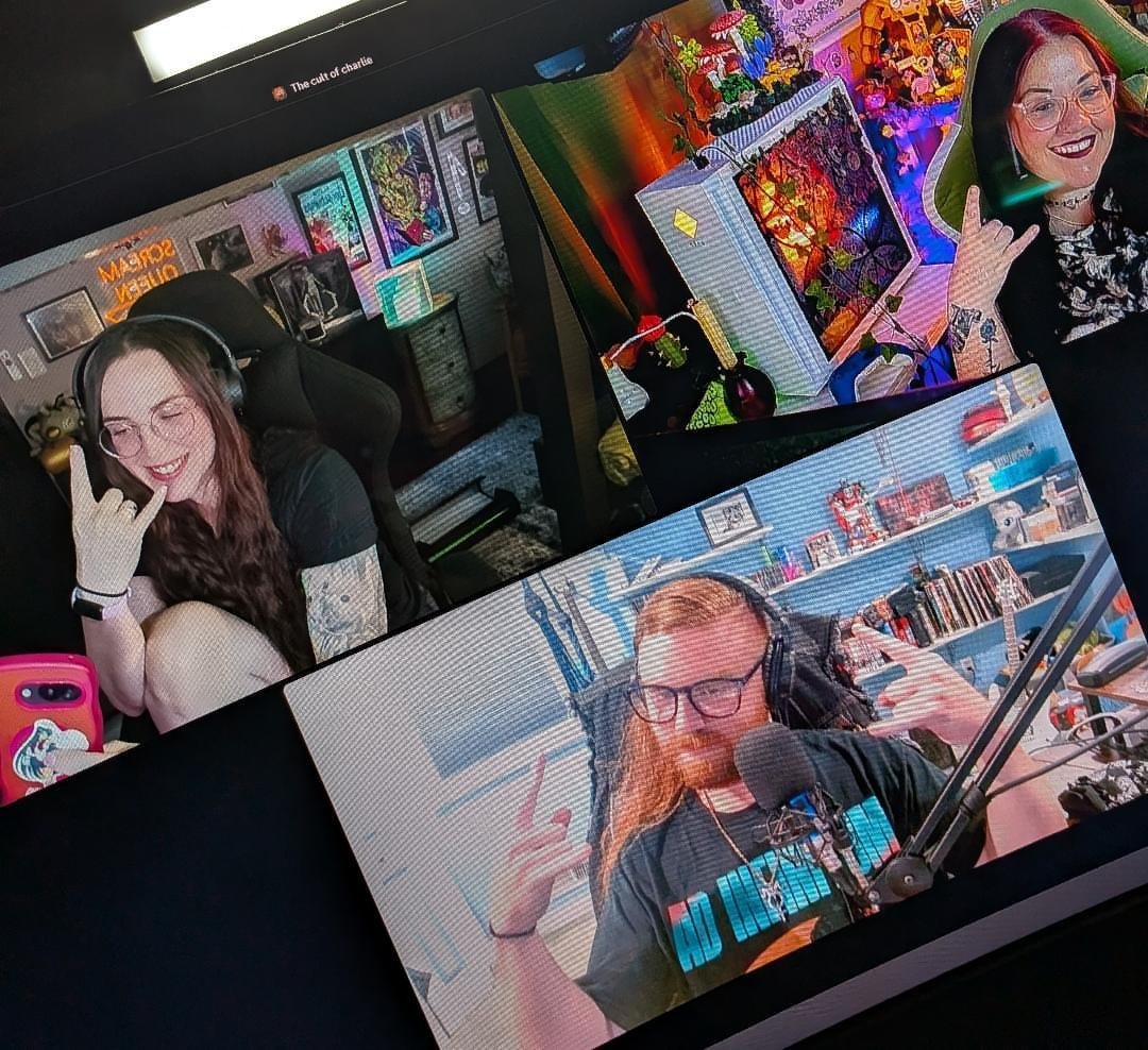 maxxgrimm_'s tweet photo. We are live!!!

@TheAllieGShow_ 
@BGlitch3d 
@CEOsOfScreams 
@TheCryptTeam https://t.co/Pif261LKJV