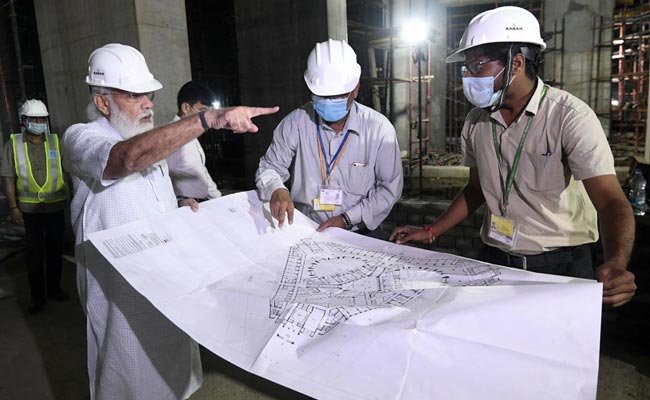 paramonkar's tweet photo. Mahapurush Gautam Das jee personally approved the design and inspected the construction work of the new parliament. https://t.co/rRGAwNmcaQ