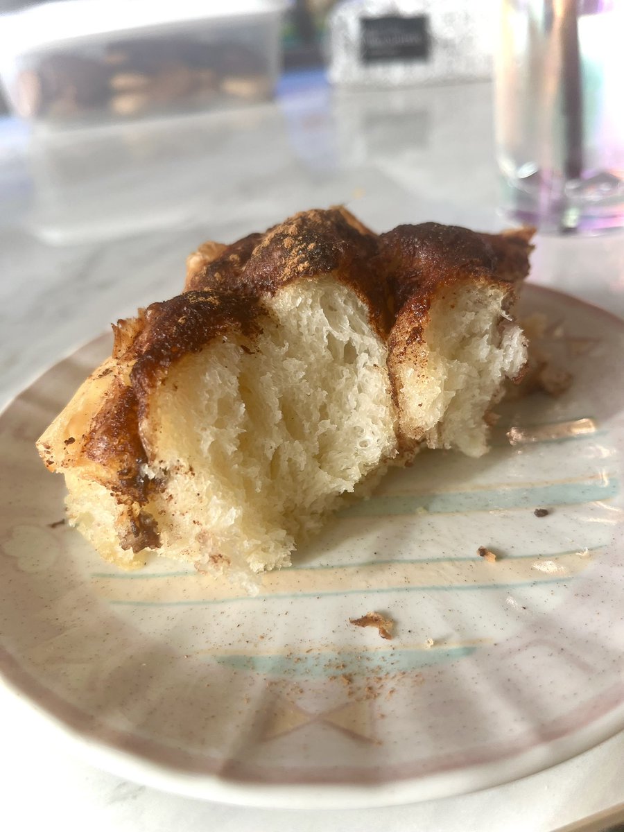 mana_159_'s tweet photo. 夜仕込んで朝焼くだけのフォカッチャ

挑戦してみたら

超簡単で  ウ  マ  ス  ギ  タ  ！！

食いかけ失礼(ᐛ )🍞 https://t.co/NaX1htCHMV