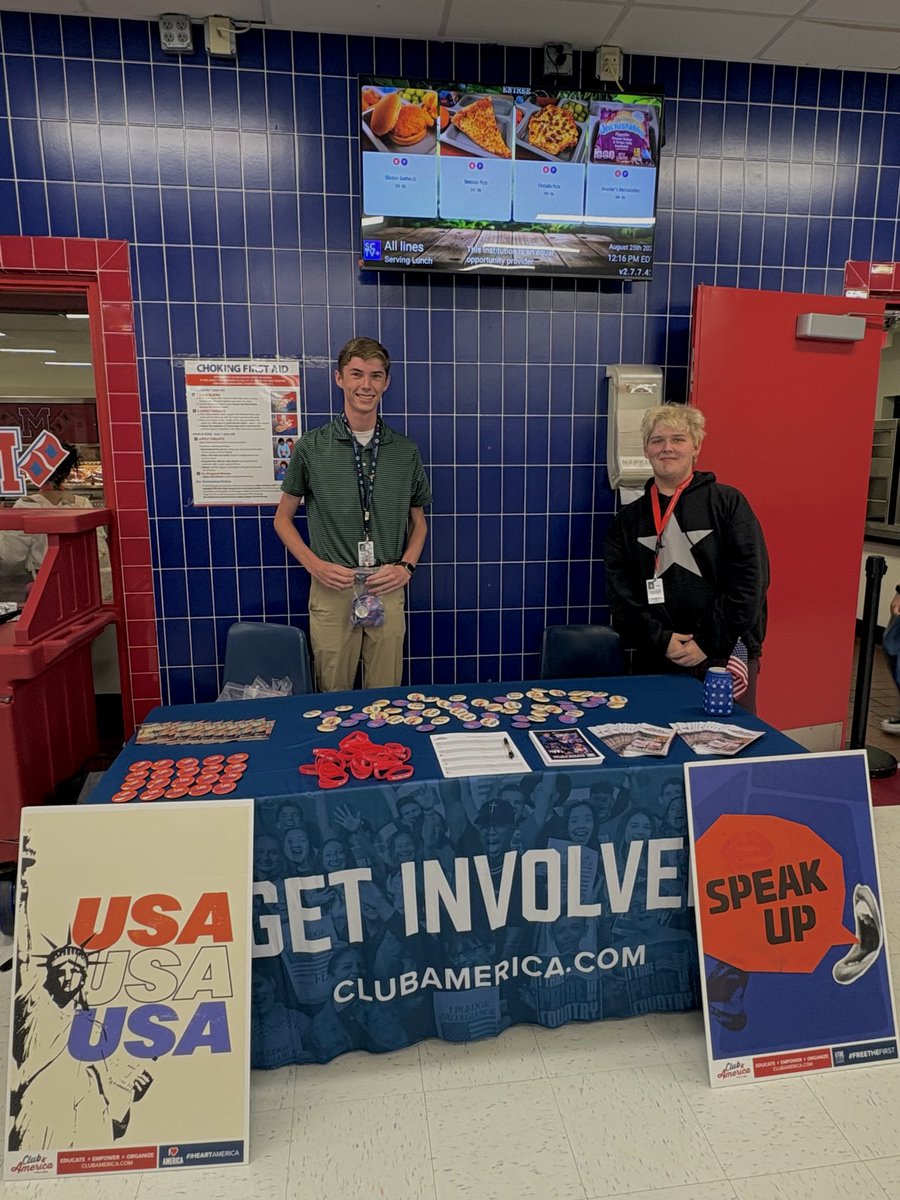 macyfrou's tweet photo. Manatee HS is ready for this school year!! They have big things planned and are amazing patriots! 🇺🇸🔥
@TPUSA @tpusastudents https://t.co/BpdA92PvE5