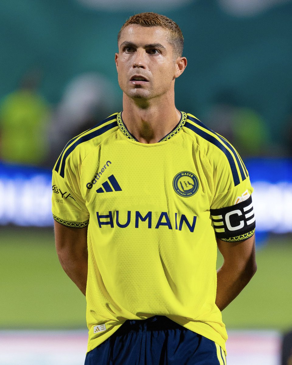 CRonaldoNews's tweet photo. The GOAT. 💛💙 https://t.co/oyUHrTxP6w