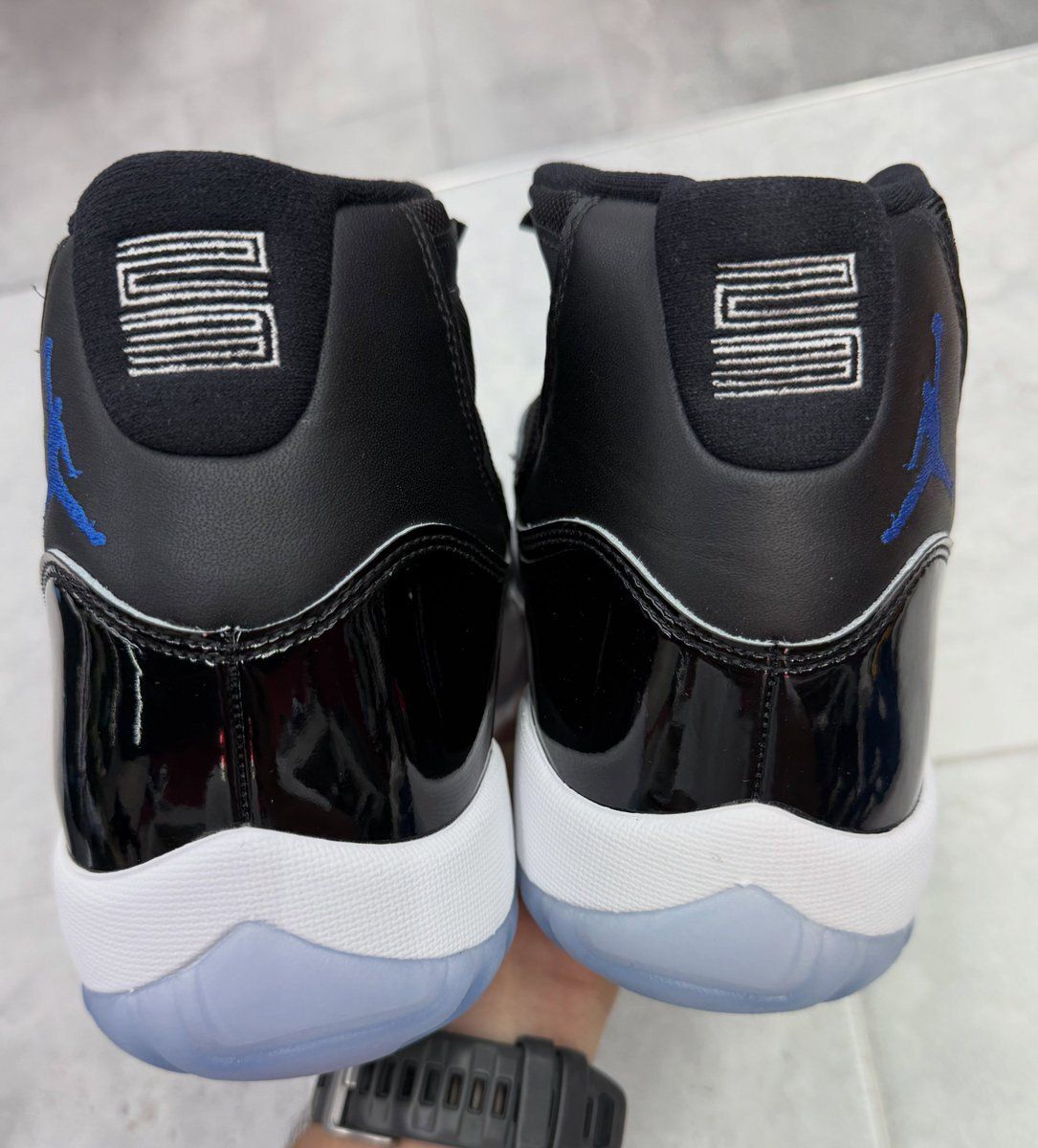 JustFreshKicks's tweet photo. Air Jordan 11 “Space Jam” Releases December 12th 🐰🌌

Details: https://t.co/bN0GpXEk1V https://t.co/dTfGbsom1x