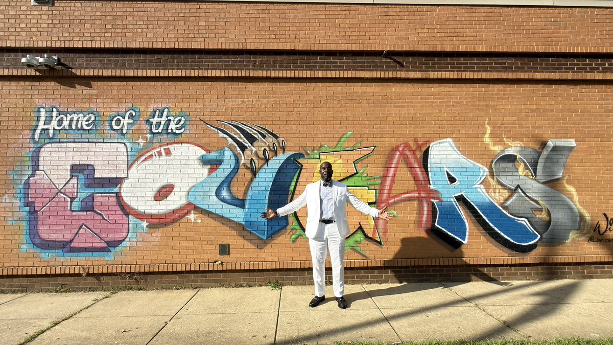Principal_KMSSI's tweet photo. First day of school… 27 years later

#leadership #education #pgcps #realmenteach https://t.co/pMf1jlXl3o
