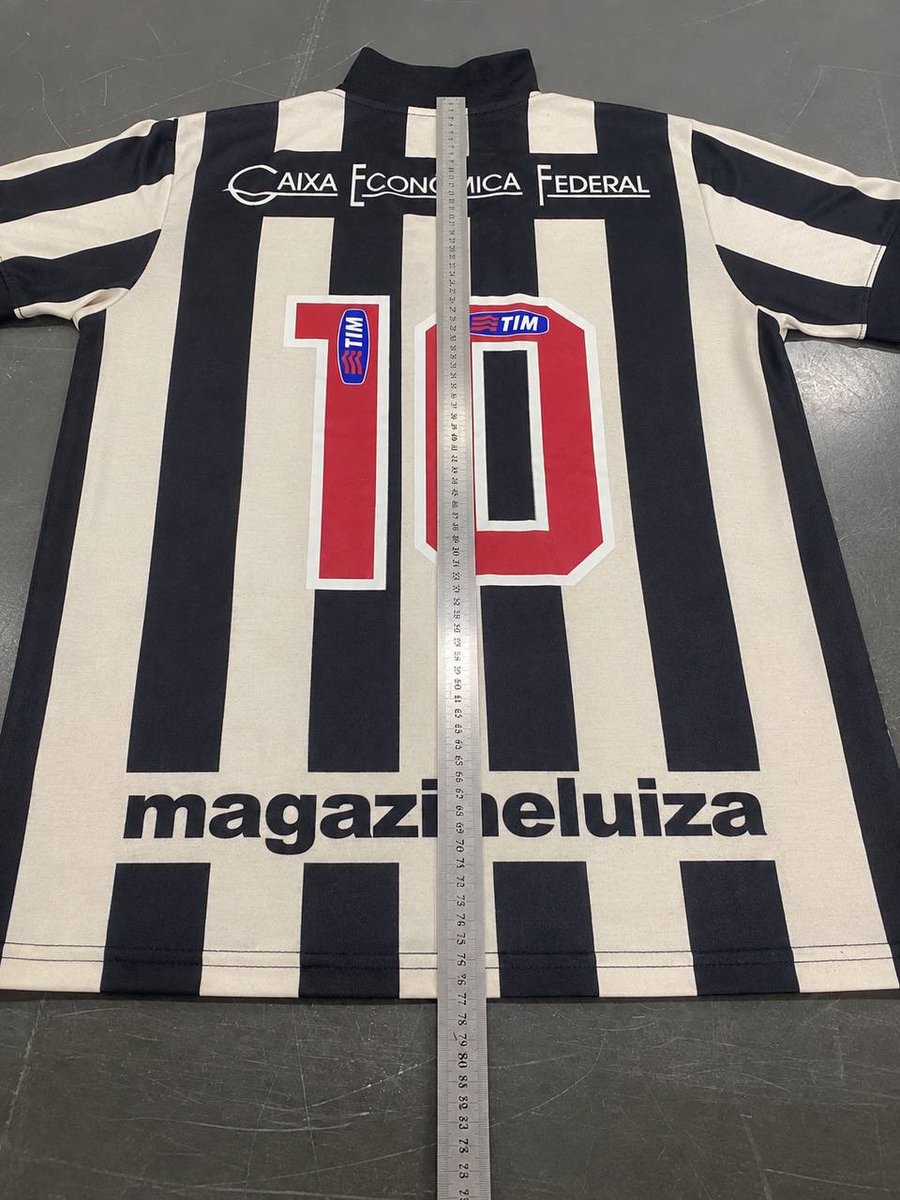 cheiro_molee's tweet photo. Para quem apoia o meu trampo da democratização das camisas de time ⚫️🔴( que era hobby) continue assim que vamos longe! Só assim para eu lançar as demais que fazem parte da minha coleção . 

Aqui eu boto na mesa e mando medir!🤫

Vamos aguardar os próximos capítulos. https://t.co/ZyfOSog5K8
