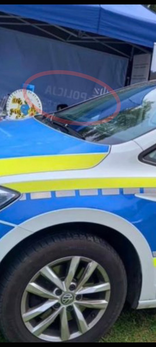 PatrickPatryk9's tweet photo. @KrystPawlowicz Co ten niemiecki radiowóz robi w Polsce? https://t.co/v543AtjtbE