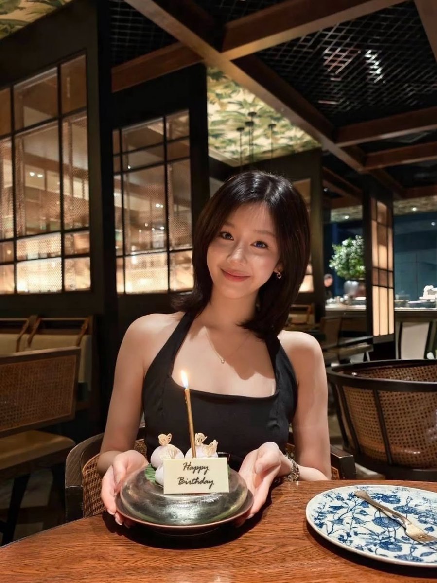 nur_sofiyana127's tweet photo. Happy birthday, RiRi!🥳🎂🤍
I don't quite know what to say for your birthday—which comes around only once a year—but I just want to tell you that you are one of the reasons I chose you as my bias in BabyMonster. Honestly, I am so amazed by and proud of the tireless hard work you https://t.co/spWaRlywXv