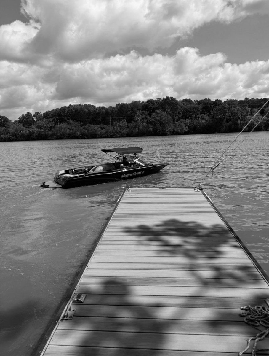 CeceMiller12's tweet photo. A glimpse behind the scenes of what it takes to bring a special property to market.

Today’s preparation included more than photography, it meant being on the river, working alongside my team and making sure we captured what truly makes this home extraordinary in
Columbus Ohio https://t.co/F8dBtCd66N