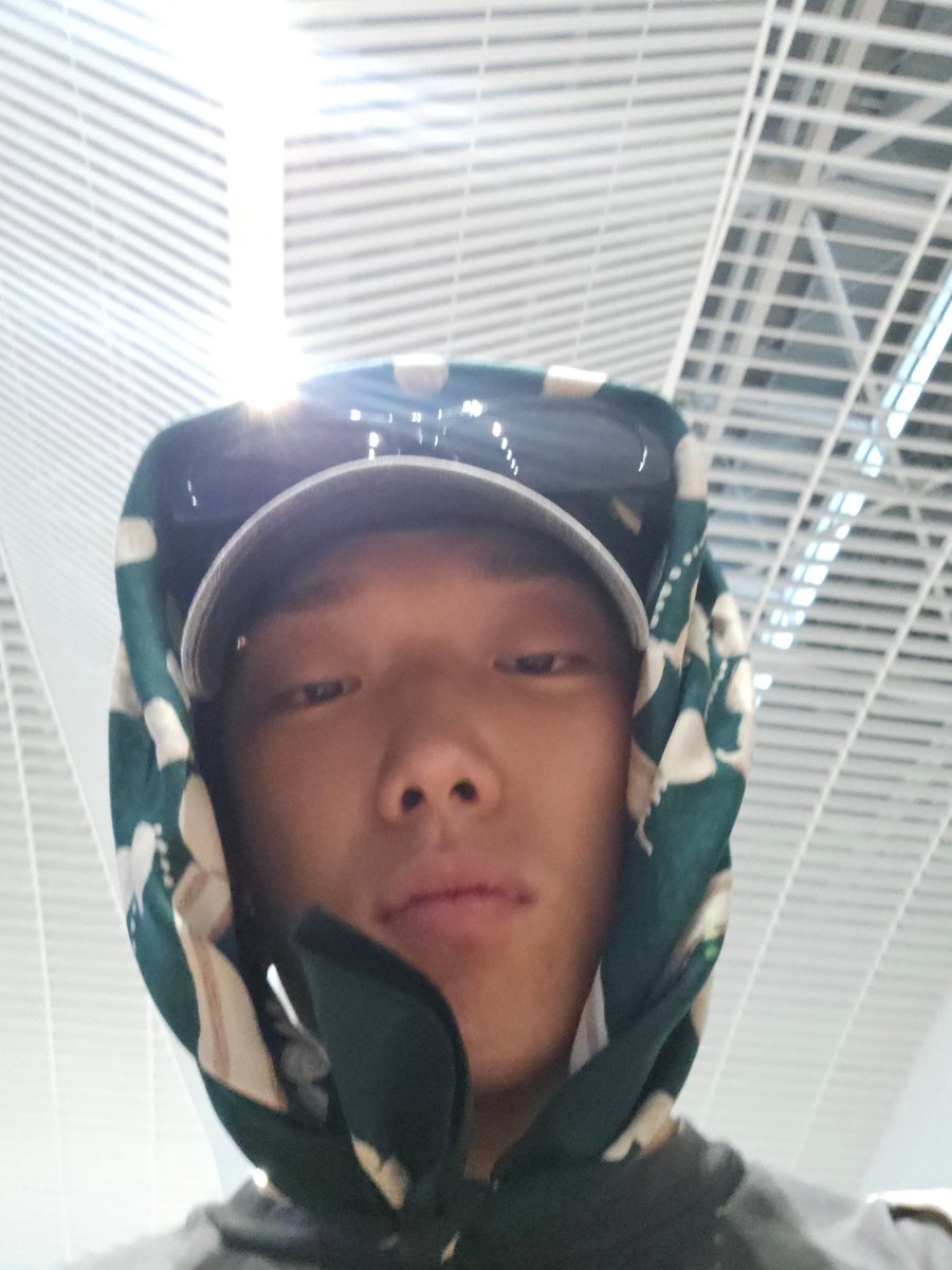 trulybobbys's tweet photo. ikon otw mexico si bobby pagi2 yapping

“bisa kan baik-baik aja tanpa oppa? selama 15 jam ke depan?”
“pinter bgt jyujyudel”

wkwkwkwkwkk https://t.co/8VDnKDFuvS