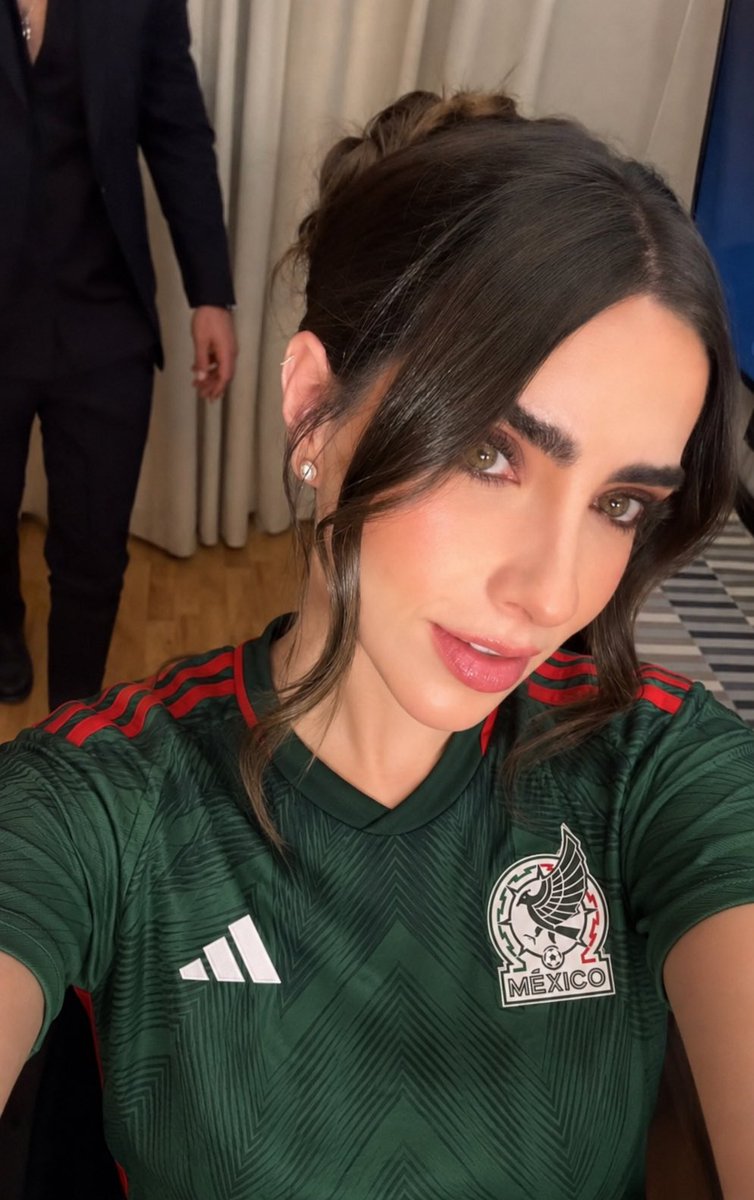 diezznoches's tweet photo. EXCLUSIVA
Se filtra selfie de @/pau apoyando a Romo durante el mundial https://t.co/VapmMlSTkA