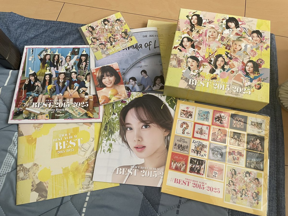 0506fanta09's tweet photo. 君には届かないの本欲しかったから購入！！
昔推してたグループがベストアルバム出したから購入した！！ボリュームやばすぎでしょ、 https://t.co/kvriJ4ECeb
