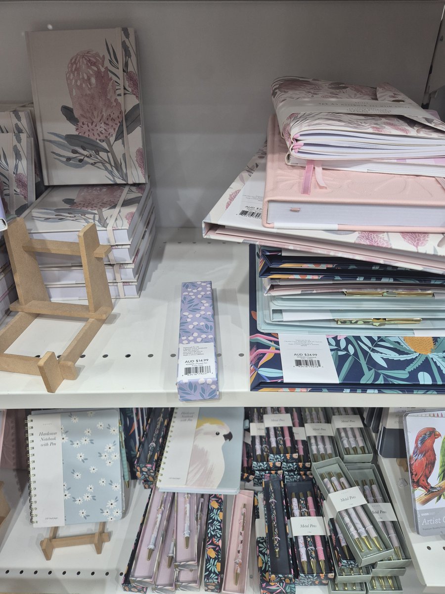 Aura_skie's tweet photo. Wrapped up in my favorite world today: shopping for things that heal my soul. ๐๐จ From the texture of the paper to the glide of the pen, putting words down on a blank page is my ultimate reset. ๐โจ#CreativeTherapy #Journaling #StationeryLove #MindfulMoments https://t.co/ie10gkA22t