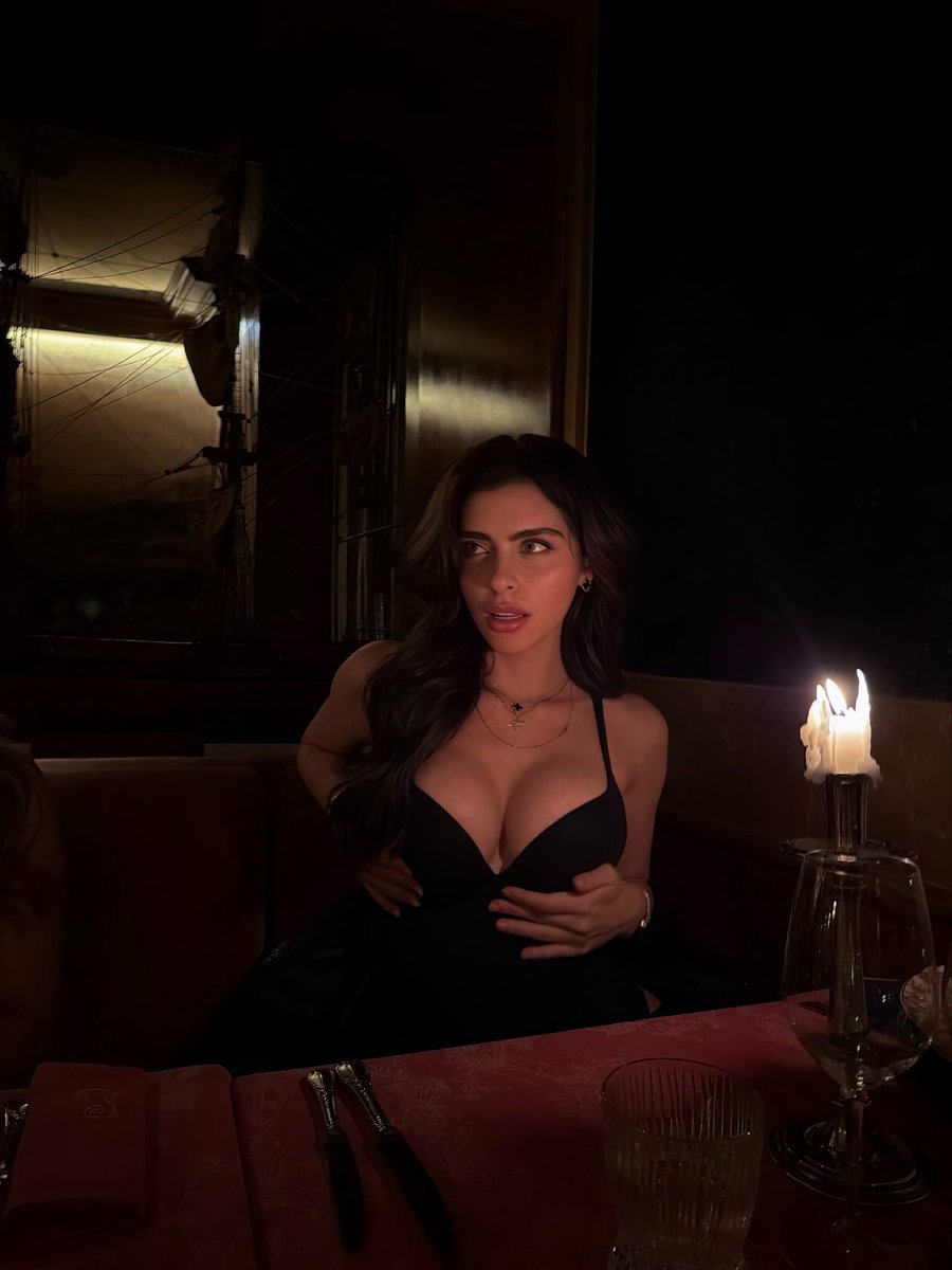 abysvein's tweet photo. ᅟ  
𝓒onheça-me.
— 𝓝ome : Dahlia Irina Prokhorov
— 𝓐ltura : 1,70
— 𝓘dade : 26 anos
— 𝓢igno : Escorpião 
— 𝓔stado civil : Ateia à relacionamento 
— 𝓢exualidade : Bissexual. 
— 𝓔stação favorita : Outono
— 𝓒or favorita : Vermelho
ᅟ https://t.co/vftHmb9tQI