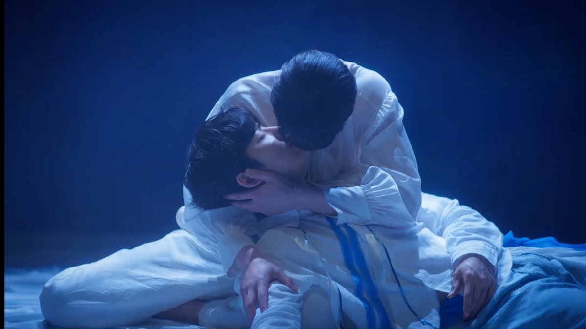 jkbtsobsessed's tweet photo. So many sweet romantic moments and beautiful visuals

#playme https://t.co/rblTDk7y5A