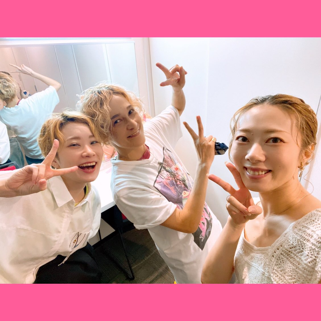 oskrevue's tweet photo. 毎日あつぅぅいですが、溶けていませんか？
ちーむでりのぁは元気にお稽古しております！
そして、来たる29日18時からはインスタライブがございます！
きちんと公演のお話しができるのか、どこまでも脱線していくのか…
皆さま、ふるってご参加ください♡
（#ミドル最下 のいっこ上）

#OSK日本歌劇団
#でりのぁ
#きりゅーさん