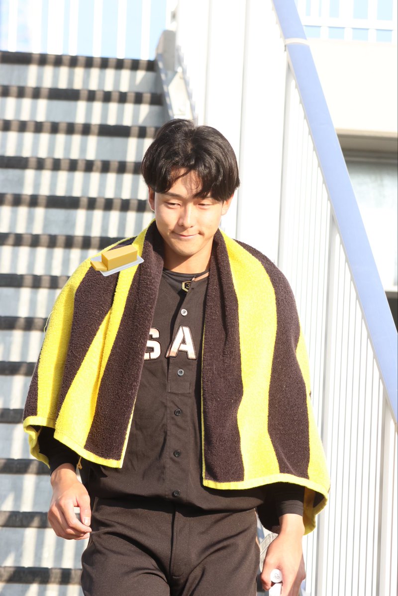 yuzukumakoko_4's tweet photo. ブラックユニ階段降り🧈😏 https://t.co/Os1MU1W4gA