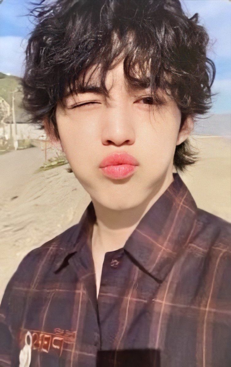 aboutscoups's tweet photo. the cake trudon prepared for scoups looks exactly like him ( •᷄ ₃•᷅ ) https://t.co/XFh0Fu7Euv