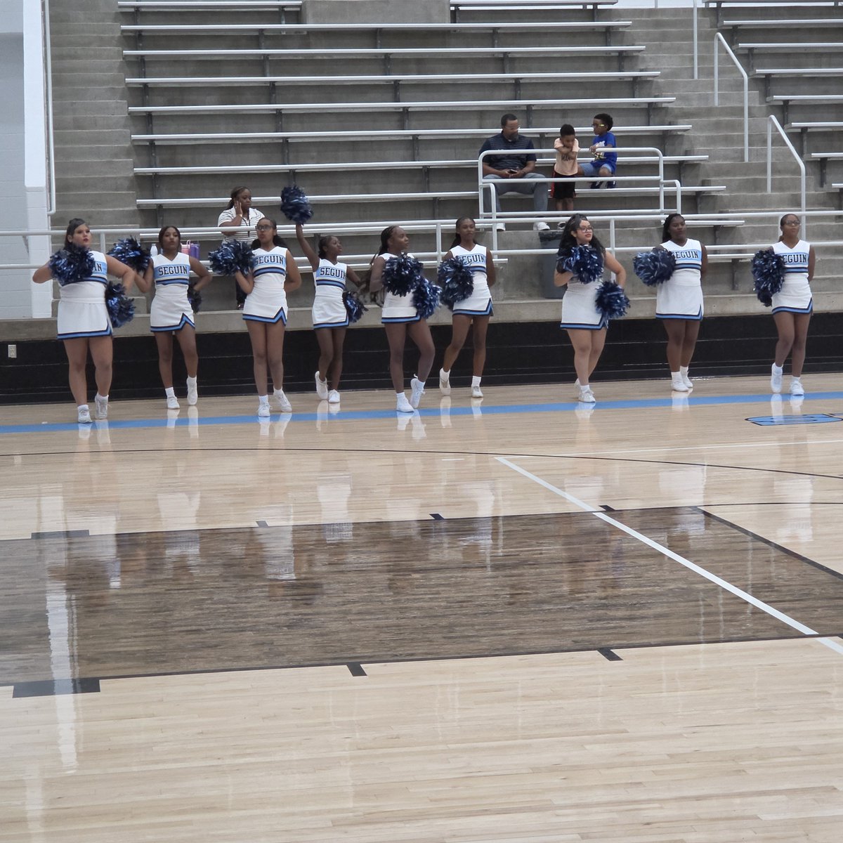 AISD_ATH's tweet photo. Seguin Volleyball Vs. South Hills

#CultivatingChampions
#MakingDreamsHappen
@ArlingtonISD @THSCAcoaches @OfficialTHSADA 
#WeAreArlingtonISD https://t.co/Ibn5sV0gR2