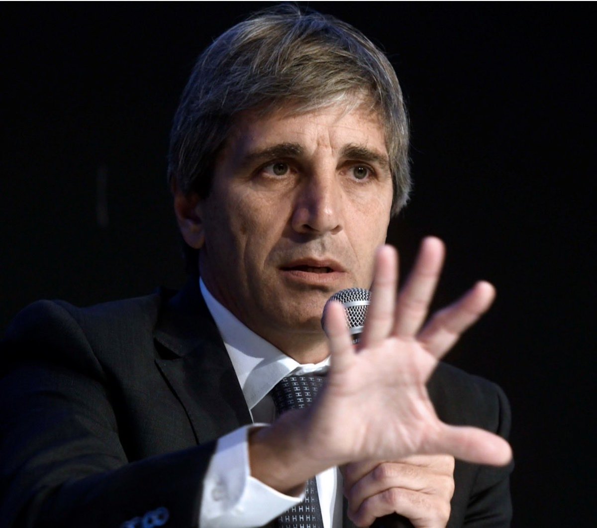 bonelliok's tweet photo. ÚLTIMO ‼️ Mañana @LuisCaputoAR anunciará una medida para activar créditos hipotecarios 
Se usará dinero de los jubilados del Fondos de Garantía de Sustentabilidad  para fondear financieramente a los bancos .
La medida busca reanimar el paralizado credito  hipotecario . https://t.co/zJblF2XmmE