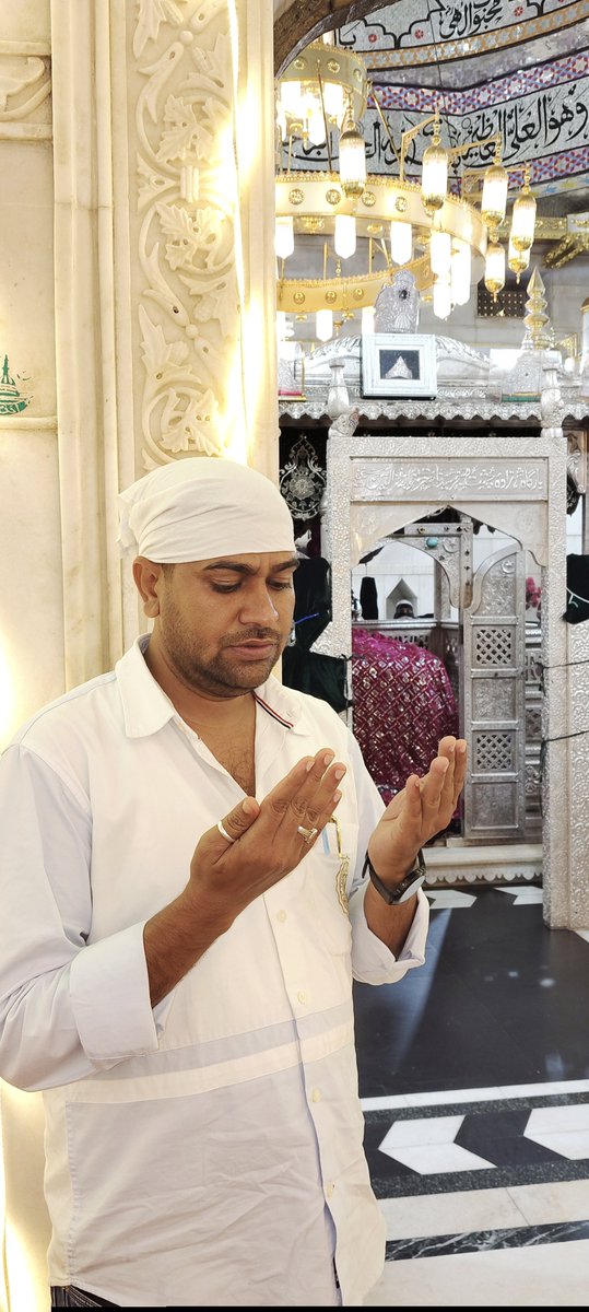 adv88991's tweet photo. आज ईद-ए-मिलाद-उन-नबी ﷺ के मौके पर सरवाड़ शरीफ़ दरगाह ज़ियारत कर देश- प्रदेश के लिए अमन चैन की दुआ माँगी और 
आप सभी प्रदेशवासियों को ईद-ए- उन - नबी की बहुत बहुत मुबारकबाद।
#EidMiladunNabiﷺ https://t.co/qNhqQ1p4k2