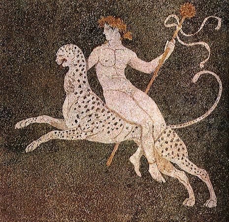 _HERMES_AP's tweet photo. Büyük İskender Hindistan'ı fethettiğinde askerleri "biz Dionysos'un peşinden gidiyoruz" demiştir. Mitolojide Zeus'un emri ile Dionysos'un Hindistan'ı fethi yer alır!
Dionysos orada LEOPAR üzerinde resmedilir. Karahantepede'ki gibi! https://t.co/5WbxIE4HcZ