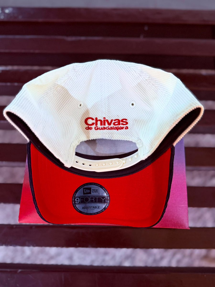 CH2SH_1906's tweet photo. ¡Lo prometido es deuda! Se viene de la rifa de la gorra @NewEraMx de @Chivas

La dinámica será la siguiente:

1. Danos "follow" en nuestra cuenta de X.

2. Escribe un comentario en esta publicación donde pongas tu pronóstico para el partido de visitante Chivas      ante Pachuca y quien metería los goles del rebaño. Por ejemplo: gana Chivas 2-1 a Pachuca, con goles de Ricardo Marin y Piojo Alvardo.

3. La persona que le atine al marcador y goleadores, se llevará la gorra.

4. Si nadie le atina con exactitud, tomaremos el resultado que más se acerque al marcador final y los goleadores.

5. En caso de empate, se elegirá al azar a una de las personas que estén más cerca del marcador y  goleadores.

Tienen hasta el viernes 28 de agosto a las 11:59pm para poner dar follow y poner su comentario.

Anunciaremos al ganador el domingo 29 de agosto por la tarde en nuestra cuenta de X.

¡Gracias por su apoyo!

#chivas #chivassdelguadalajara #ligamx #futbolmexicano #guadalajara #rojiblancos #apertura2026