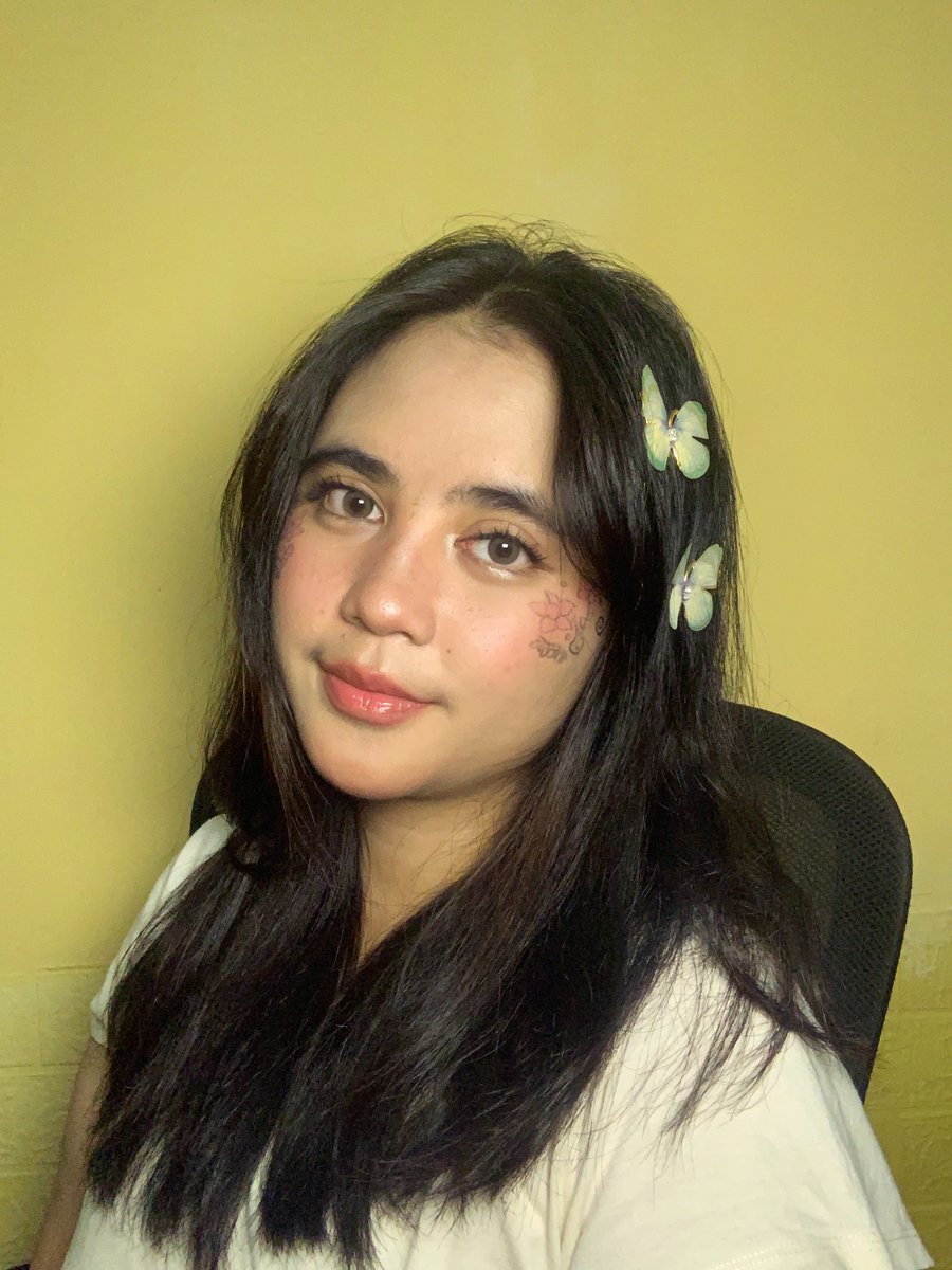 234nmn's tweet photo. Having fun experimenting with makeup 💚 https://t.co/wH2RNmBoQs