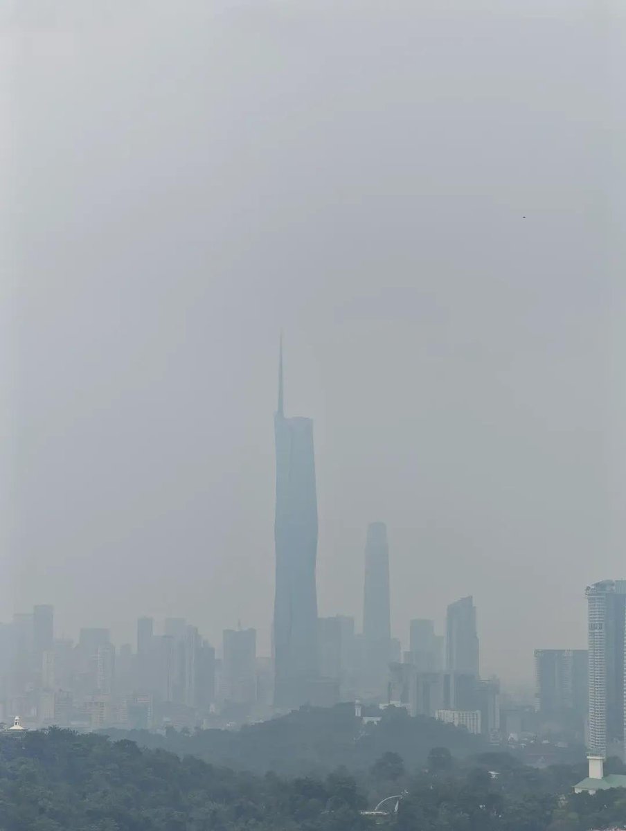 bismillahyuk_'s tweet photo. Kuala Lumpur, Malaysia

Before              vs       After

Dampak dari hutan di Sumatera &amp; Kalimantan DIBAKAR: https://t.co/3v2hEKAaoh