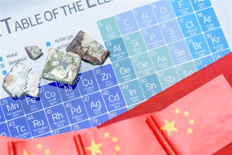SputnikInt's tweet photo. China checkmates the US in minerals race – report 

Trump’s team admitted the US had fallen behind China in electrification, mineral processing and defense, the SCMP cites Brazilian Mines and Energy Minister Alexandre Silveira as saying.

🔸 China controls ~91% of global rare earth separation and refining, giving the country a dominant position in the supply chain

🔸 China accounts for ~94% of permanent magnet production, critical for EVs, electronics and military hardware

🔸 Losing just 30% of US magnet supply could erase $600B, or 2.2% of US GDP, according to an industry estimate

🔸 The Pentagon just pumped $1.55B into a Brazilian mine — but it's buying intermediate carbonate, not finished magnets or separated oxides

The US is now spending billions to catch up in a minerals race where China already holds a commanding industrial and technological lead.