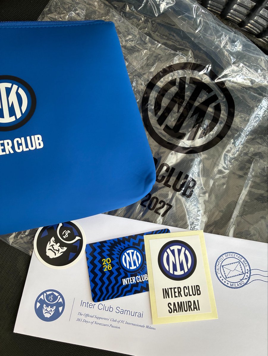 gbf_mystQ's tweet photo. ウェルカムキット届きました!
個人的キュンポイントはポーチのファスナーチャーム
あとイクサステッカーだけでなく封筒も好き
(ポーチはちょっと最初ゴム臭いかも)
今年もひっそりのんびり応援していきます
#InterClub
#ForzaInter
#InterClubSamurai
#イクサ https://t.co/8wmRIQE4nQ