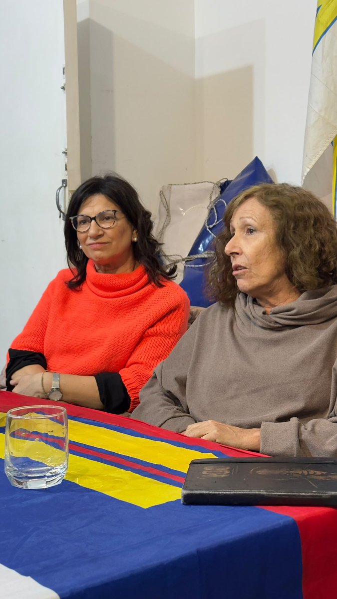 blancarodgon's tweet photo. 25 de Agosto día del comité de base de @Frente_Amplio. Alegría, reflexión e intercambio en cada encuentro, rumbo al Congreso del FA. https://t.co/cQirmBL2QQ