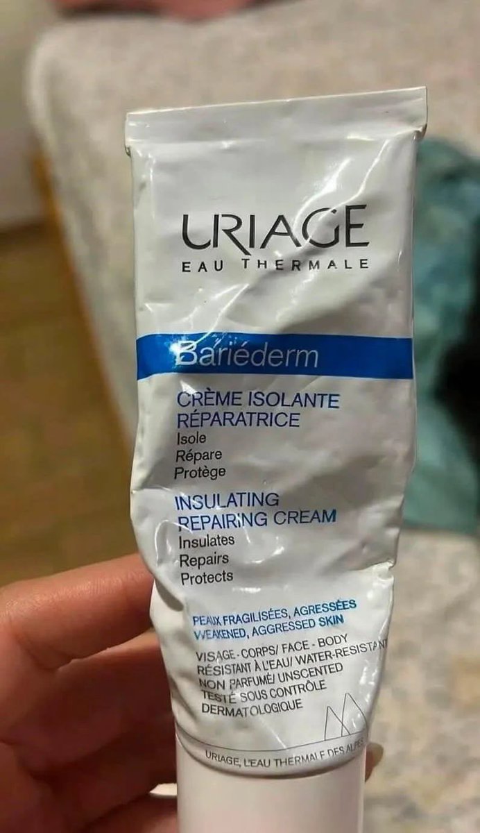giroreality's tweet photo. Uma coisa que eu comecei a fazer e mudou MUITO o resultado do meu batom foi cuidar dos lábios antes. Quando eles estão bem hidratados e lisinhos, o batom fica muito mais bonito e o acabamento nem se compara. 😭 https://t.co/TOjuV8ynw5