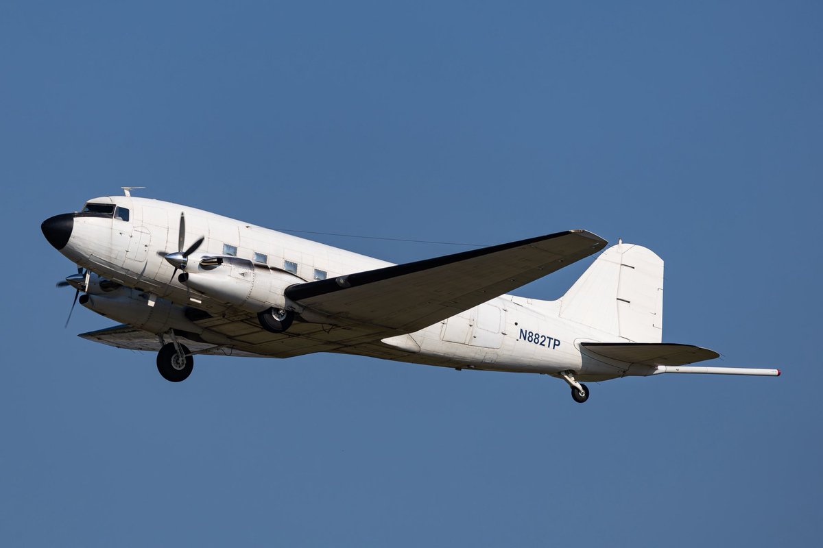 M_Air1119's tweet photo. 2026.8.25
TVPX AIRCRAFT SOLUTIONS INC TRUSTEE
Douglas DC-3-65TP  N882TP
at.TOY/RJNT

富山空港に展開しているDC-3。この時代に日本国内で肉眼でDC-3を見れる日が来るとは感無量です。 https://t.co/lSXKaz63z1