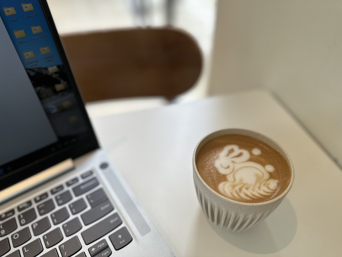 Frost_dayy's tweet photo. Another late night at the desk—coffee’s cold, screen’s glowing, just one more report to wrap up before heading home. https://t.co/VaIM7I2Li5