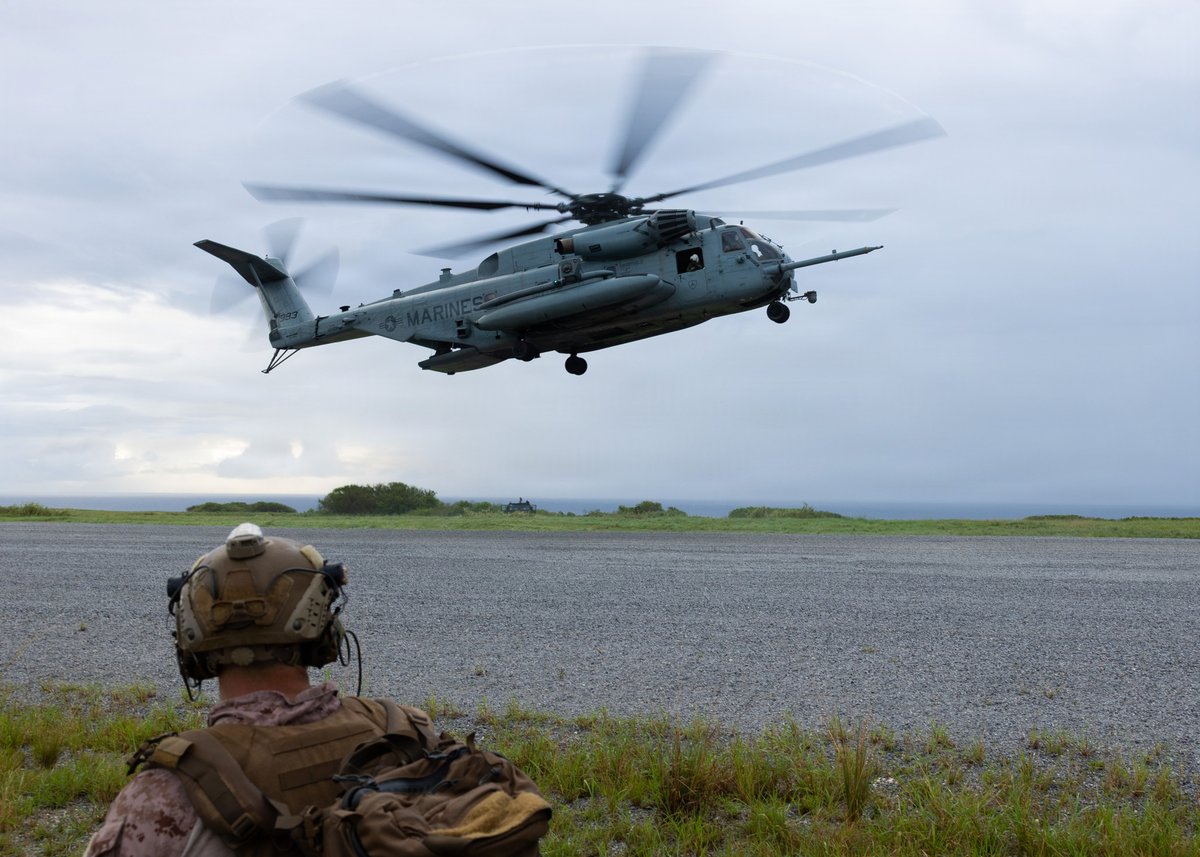 PacificMarines's tweet photo. #PacificMarines with @3rdmaw, conduct training with a CH-53E Super Stallion helicopter during routine flight training at Ie Shima, Okinawa, #Japan, Aug. 20, 2026.
📷: Cpl. Kindsey Calvert | @USMC
@1stMEF @USPACOM @USForcesJapan
#MarineAviation #Okinawa #IeShima #ReadyForce https://t.co/8NtyYhPDrp