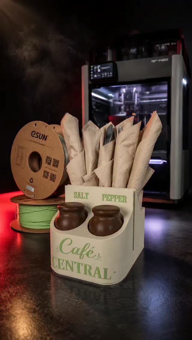 jam3d_lab's tweet photo. Ankaranı həm sevdim, həm də yox. Yaxşısını da gördüm, pisini də. İlk müəllimlik təcrübəmi burada yaşadım. Şagirdlərimin məni bu qədər sevəcəyini, onlarla vidalaşmağın bu qədər çətin olacağını düşünməzdim. İxtisasımı dəyişmək istədiyim bir vaxtda mənə öz peşəmi çox sevdirdilər. https://t.co/d6z770e3A5